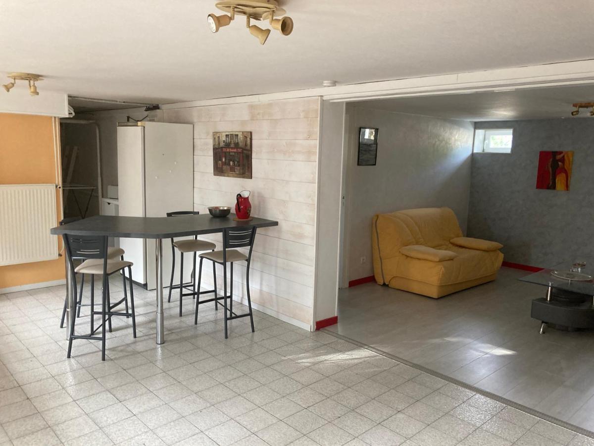 Appartement En Rez-De-Chaussee De Maison Montanay Exterior photo