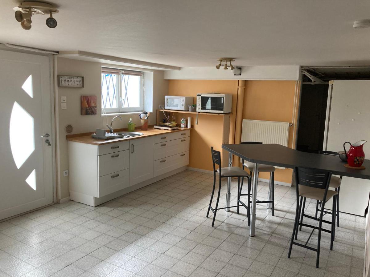 Appartement En Rez-De-Chaussee De Maison Montanay Exterior photo